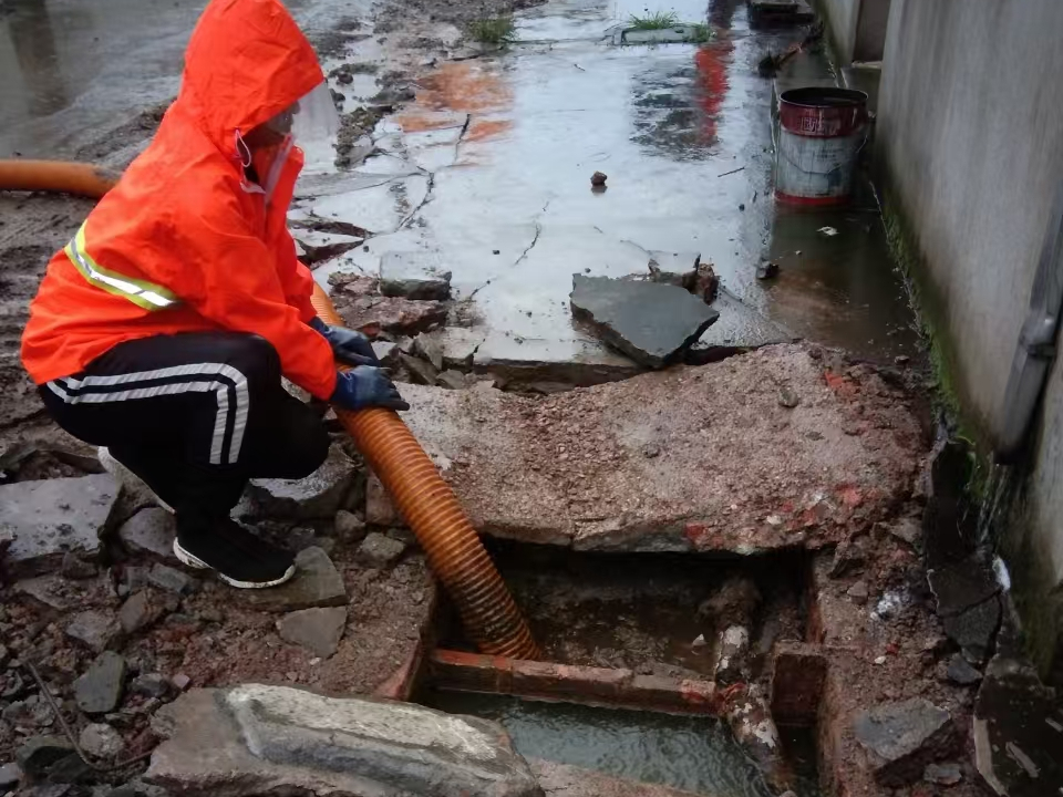 夏邑专业清理污水池 炜誉市政以规范流程守护城市 “肠道”